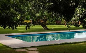 Saffronstays Casa Manga, Karjat - Pet-Friendly Pool Villa Near Nd'S Film World And Saltt